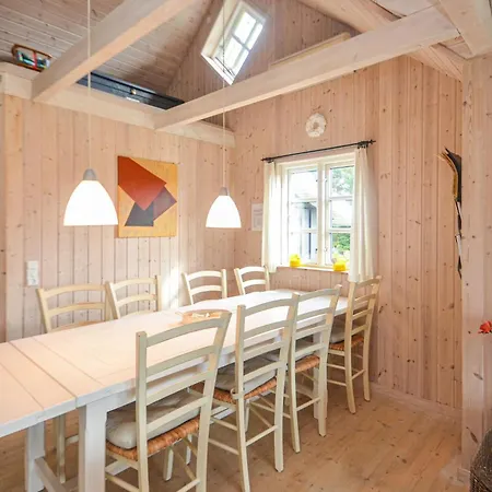 Awesome Home In Væggerløse With Wifi Bøtø By