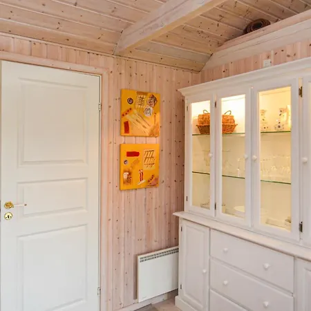 Awesome Home In Væggerløse With Wifi Bøtø By