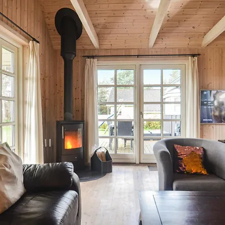 Awesome Home In Væggerløse With Wifi