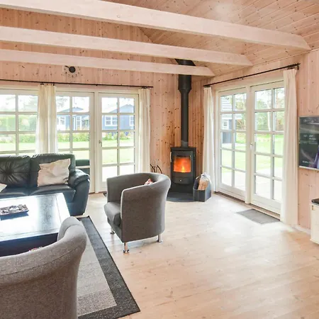 Feriehus Awesome Home In Væggerløse With Wifi Bøtø By